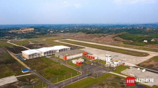 首現(xiàn)有人機與無人機同場飛行 自貢航空產業(yè)園即將上演“飛行秀”