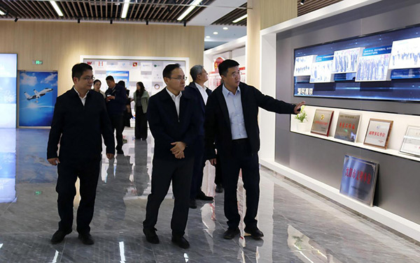 中國(guó)鋼研黨委副書(shū)記、總經(jīng)理高宏斌一行 到航產(chǎn)集團(tuán)調(diào)研